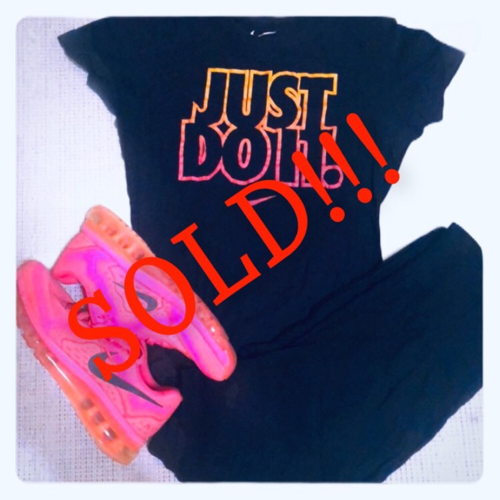 SOLD!!! Nike just do it size M workout top